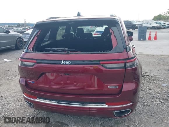 ✅ 2023 Jeep Grand Cherokee Overland • VIN: 1C4RJYD61P8795007 • Lot: 40400871. Listed on IAAI with 11,066 mi. Free auction sales archive from the USA and detailed vehicle history report at DreamBid. Image 15.