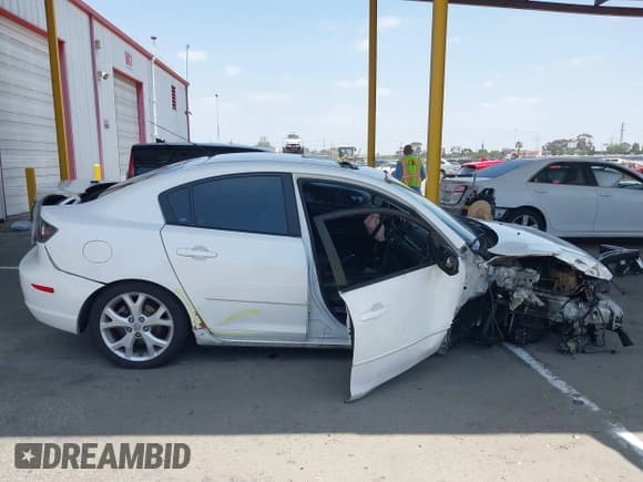 ✅ 2007 Mazda 3 S Touring • VIN: JM1BK324471663158 • Lot: 42575124. Wystawiony na IAAI z przebiegiem 160 938 mil. Bezpłatny archiwum sprzedaży aukcyjnych z USA i szczegółowy raport historii pojazdu na DreamBid. Zdjęcie 13.