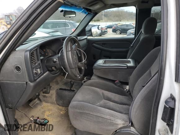 ✅ 2006 Chevrolet Silverado 2500HD Work Truck • VIN: 1GCHK29226E117541 • Лот: 85210894. Опубликован ранее на Copart с пробегом 323 223 миль. Бесплатный доступ к архиву аукционных продаж из США и подробный отчёт об истории автомобиля на DreamBid. Изображение 7.