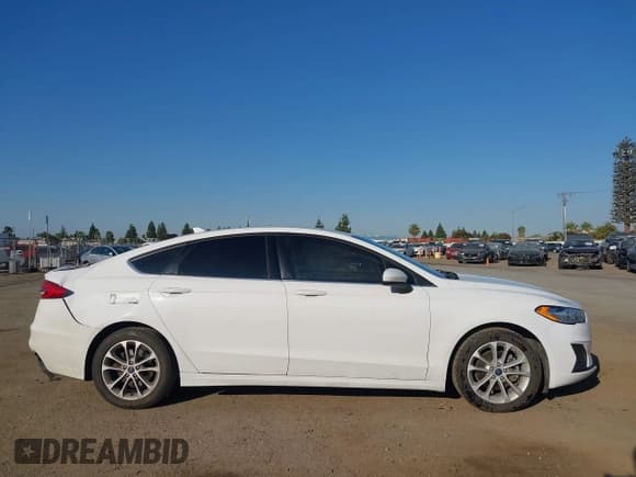✅ 2020 Ford Fusion SE • VIN: 3FA6P0LU5LR266094 • Lot: 43575328. Wystawiony na IAAI z przebiegiem 159 974 mil. Bezpłatny archiwum sprzedaży aukcyjnych z USA i szczegółowy raport historii pojazdu na DreamBid. Zdjęcie 13.