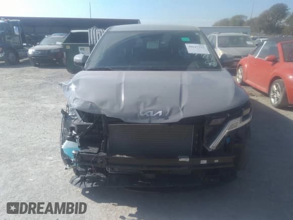 ✅ 2023 Kia Carnival EX • VIN: KNDNC5H36P6295153 • Lot: 40647122. Wystawiony na IAAI z przebiegiem 10 752 mil. Bezpłatny archiwum sprzedaży aukcyjnych z USA i szczegółowy raport historii pojazdu na DreamBid. Zdjęcie 13.