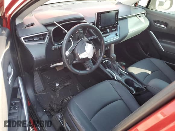 ✅ 2022 Toyota Corolla Cross XLE • VIN: 7MUDAAAG1NV026102 • Лот: 86990265. Опубликован ранее на Copart с пробегом 11 858 миль. Бесплатный доступ к архиву аукционных продаж из США и подробный отчёт об истории автомобиля на DreamBid. Изображение 8.