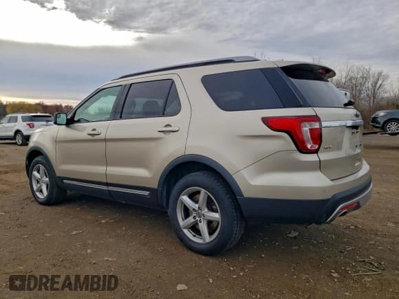 ✅ 2017 Ford Explorer XLT • VIN: 1FM5K8D86HGC75577 • Lot: 94086325. Wystawiony na Copart z przebiegiem 214 571 mil. Bezpłatny archiwum sprzedaży aukcyjnych z USA i szczegółowy raport historii pojazdu na DreamBid. Zdjęcie 2.
