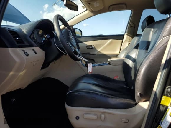 ✅ 2014 Toyota Venza LE • VIN: 4T3BA3BB2EU054621 • Lot: 81572085. Listed on Copart with 264,467 mi. Free auction sales archive from the USA and detailed vehicle history report at DreamBid. Image 7.