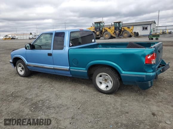 ✅ 1996 Chevrolet S-10 LS • VIN: 1GCCS19X5T8216266 • Лот: 51624595. Опубликован ранее на Copart с пробегом 185 714 миль. Бесплатный доступ к архиву аукционных продаж из США и подробный отчёт об истории автомобиля на DreamBid. Изображение 2.