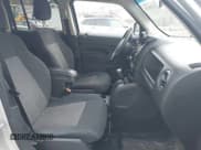 ✅ 2011 Jeep Patriot Latitude • VIN: 1J4NT1GA3BD165919 • Lot: 42020028. Wystawiony na IAAI z przebiegiem 175 117 mil. Bezpłatny archiwum sprzedaży aukcyjnych z USA i szczegółowy raport historii pojazdu na DreamBid. Zdjęcie 5.