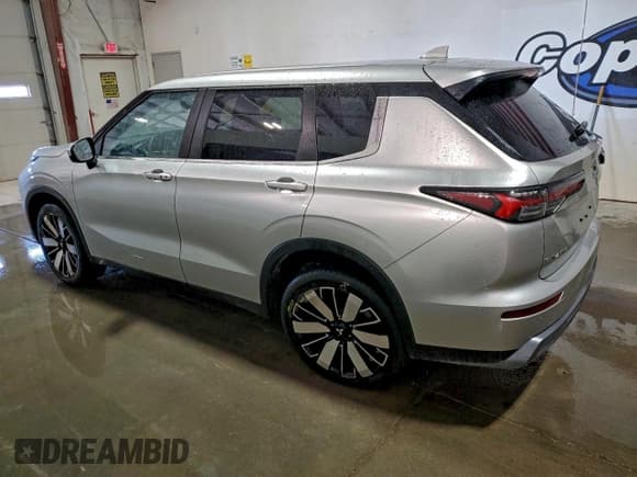✅ 2025 Mitsubishi Outlander SE • VIN: JA4J4VA83SZ037238 • Lot: 94246615. Wystawiony na Copart z przebiegiem 5 996 mil. Bezpłatny archiwum sprzedaży aukcyjnych z USA i szczegółowy raport historii pojazdu na DreamBid. Zdjęcie 2.