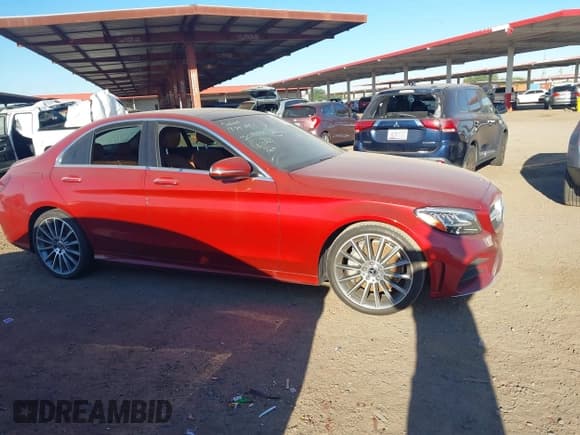 ✅ 2019 Mercedes-Benz C 300 • VIN: 55SWF8DB4KU308892 • Lot: 43566303. Wystawiony na IAAI z przebiegiem 170 253 mil. Bezpłatny archiwum sprzedaży aukcyjnych z USA i szczegółowy raport historii pojazdu na DreamBid. Zdjęcie 13.