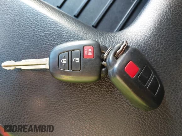 ✅ 2018 Toyota Tundra SR5 • VIN: 5TFDW5F16JX749827 • Lot: 43590103. Wystawiony na IAAI z przebiegiem 75 770 mil. Bezpłatny archiwum sprzedaży aukcyjnych z USA i szczegółowy raport historii pojazdu na DreamBid. Zdjęcie 11.