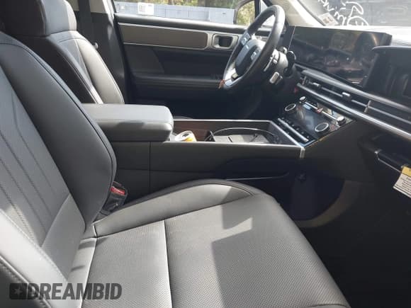 ✅ 2025 Hyundai Santa Fe SEL • VIN: 5NMP2DG17SH026483 • Лот: 43307400. Опубликован ранее на IAAI с пробегом 10 141 миль. Бесплатный доступ к архиву аукционных продаж из США и подробный отчёт об истории автомобиля на DreamBid. Изображение 5.