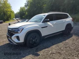 ✅ 2024 Volkswagen Atlas Peak Edition SEL • VIN: 1V2GR2CA1RC564447 • Lot: 66065655. Listed on Copart with 12,360 mi. Free auction sales archive from the USA and detailed vehicle history report at DreamBid. Image 1.