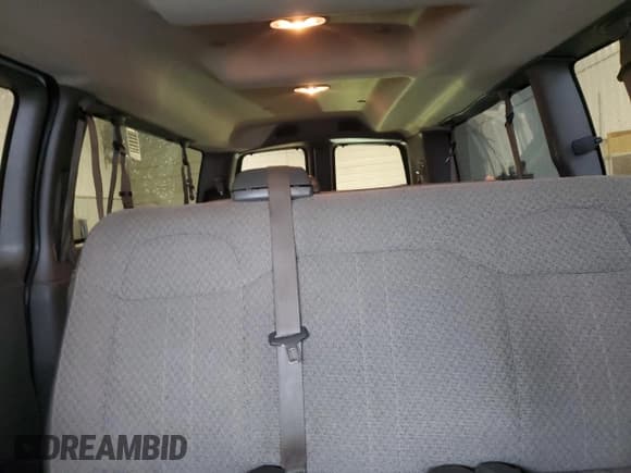 ✅ 2019 Chevrolet Express Passenger LT • VIN: 1GAZGPFG7K1187145 • Lot: 85919295. Wystawiony na Copart z przebiegiem 81 677 mil. Bezpłatny archiwum sprzedaży aukcyjnych z USA i szczegółowy raport historii pojazdu na DreamBid. Zdjęcie 10.