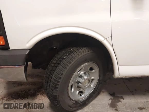 ✅ 2014 Chevrolet Express Cargo • VIN: 1GCWGFCGXE1145405 • Lot: 41331839. Listed on IAAI with 204,793 mi. Free auction sales archive from the USA and detailed vehicle history report at DreamBid. Image 13.