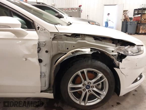 ✅ 2015 Ford Fusion Titanium Hybrid • VIN: 3FA6P0RU5FR102579 • Лот: 41892525. Опубликован ранее на IAAI с пробегом 124 031 миль. Бесплатный доступ к архиву аукционных продаж из США и подробный отчёт об истории автомобиля на DreamBid. Изображение 17.