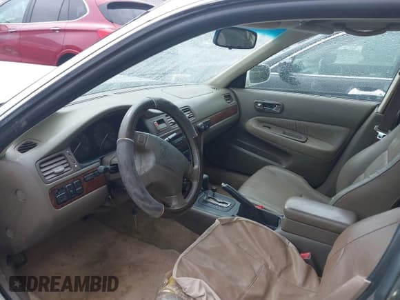 ✅ 1996 Acura TL Premium • VIN: JH4UA2653TC023271 • Lot: 41940906. Wystawiony na IAAI z przebiegiem 302 918 mil. Bezpłatny archiwum sprzedaży aukcyjnych z USA i szczegółowy raport historii pojazdu na DreamBid. Zdjęcie 5.