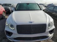 ✅ 2022 Bentley Bentayga V8 • VIN: SJAAM2ZV4NC011285 • Лот: 75246624. Опубликован ранее на Copart с пробегом 33 179 миль. Бесплатный доступ к архиву аукционных продаж из США и подробный отчёт об истории автомобиля на DreamBid. Изображение 5.