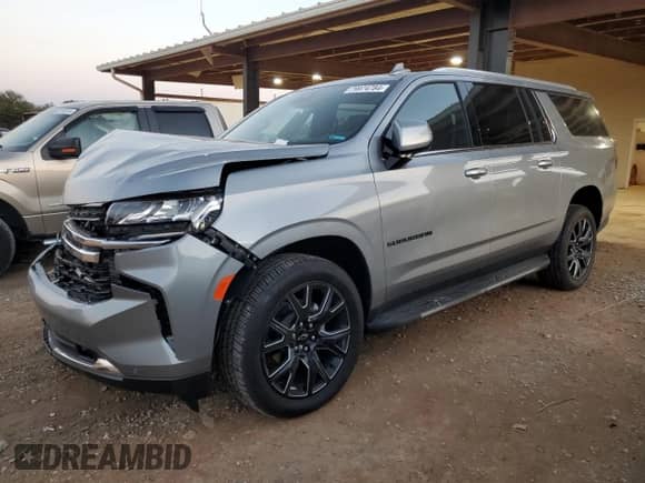 2024 Chevrolet Suburban LT z VIN 1GNSCCKDXRR331850, wystawiony jako Copart lot #79974784 z przebiegiem 4 611 mil mil oraz Czysty tytuł • Clean title. Historia ofert i sprzedaży dostępna na DreamBid. Obrazek 1.