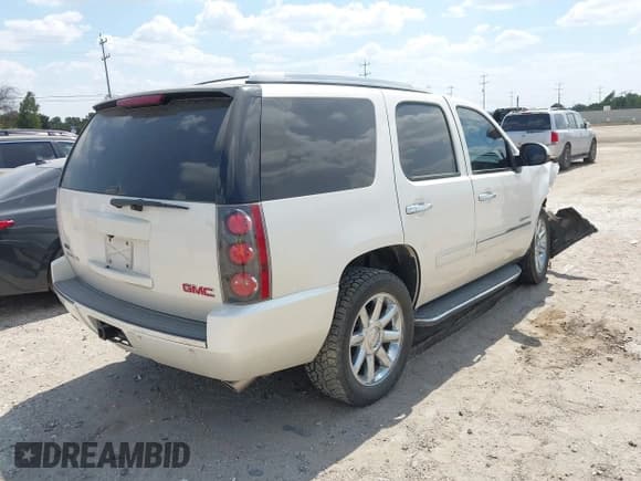 ✅ 2012 GMC Yukon Denali • VIN: 1GKS1EEFXCR317918 • Lot: 43254497. Listed on IAAI with 194,215 mi. Free auction sales archive from the USA and detailed vehicle history report at DreamBid. Image 4.