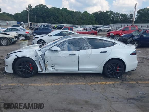 ✅ 2023 Tesla Model S Plaid • VIN: 5YJSA1E63PF521945 • Lot: 43248046. Listed on IAAI with 26,327 mi. Free auction sales archive from the USA and detailed vehicle history report at DreamBid. Image 15.