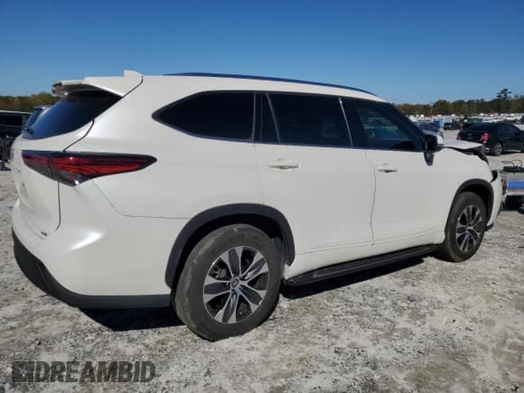 ✅ 2021 Toyota Highlander XLE • VIN: 5TDGZRAH7MS517909 • Lot: 91061795. Listed on Copart with 35,598 mi. Free auction sales archive from the USA and detailed vehicle history report at DreamBid. Image 3.