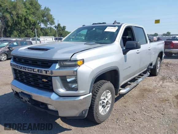 2020 Chevrolet Silverado 2500HD LT z VIN 1GC1YNEY8LF233926, wystawiony jako IAAI lot #42716715 z przebiegiem 137 057 mil mil oraz . Historia ofert i sprzedaży dostępna na DreamBid. Obrazek 2.