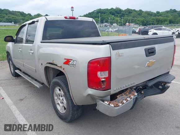 2007 Chevrolet Silverado 1500 1LT with VIN 2GCEK13M071568798, listed as a IAAI auction lot 42287095 with 308,994 mi miles and . Bid and sale history available at DreamBid. Image 3.