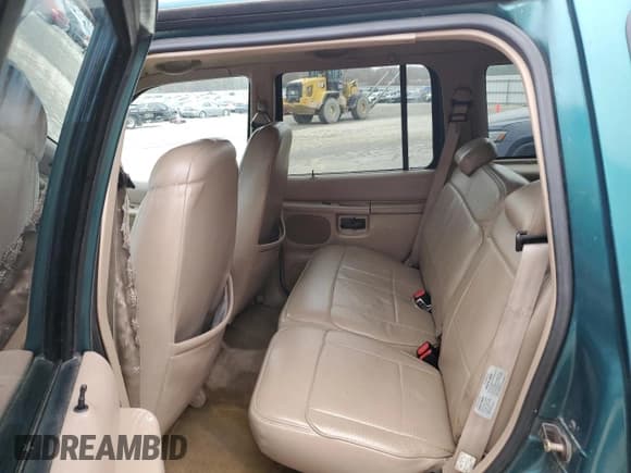 ✅ 1998 Ford Explorer XLT • VIN: 1FMZU32P7WUC59363 • Lot: 83879354. Listed on Copart with 304,490 mi. Free auction sales archive from the USA and detailed vehicle history report at DreamBid. Image 11.