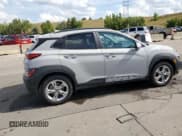 ✅ 2022 Hyundai Kona SEL • VIN: KM8K6CAB6NU910630 • Лот: 67076443. Опубликован ранее на Copart с пробегом 11 220 миль. Бесплатный доступ к архиву аукционных продаж из США и подробный отчёт об истории автомобиля на DreamBid. Изображение 3.