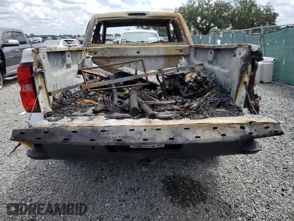 ✅ 2018 Chevrolet Silverado 1500 Work Truck • VIN: 1GCVKNEH9JZ163593 • Lot: 83083814. Wystawiony na Copart z przebiegiem Nie podano. Bezpłatny archiwum sprzedaży aukcyjnych z USA i szczegółowy raport historii pojazdu na DreamBid. Zdjęcie 6.