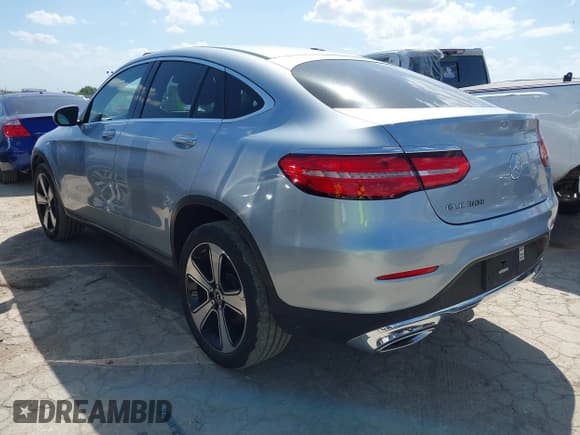 ✅ 2018 Mercedes-Benz GLC 300 • VIN: WDC0J4KB5JF448682 • Lot: 42518285. Wystawiony na IAAI z przebiegiem 35 244 mil. Bezpłatny archiwum sprzedaży aukcyjnych z USA i szczegółowy raport historii pojazdu na DreamBid. Zdjęcie 3.