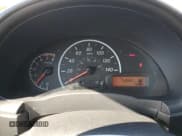 ✅ 2018 Nissan Versa S • VIN: 3N1CN7AP8JL824869 • Lot: 55851025. Wystawiony na Copart z przebiegiem 93 585 mil. Bezpłatny archiwum sprzedaży aukcyjnych z USA i szczegółowy raport historii pojazdu na DreamBid. Zdjęcie 9.