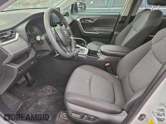 ✅ 2022 Toyota RAV4 Hybrid XLE • VIN: JTMRWRFV0ND157847 • Lot: 95995285. Wystawiony na Copart z przebiegiem 30 943 mil. Bezpłatny archiwum sprzedaży aukcyjnych z USA i szczegółowy raport historii pojazdu na DreamBid. Zdjęcie 7.