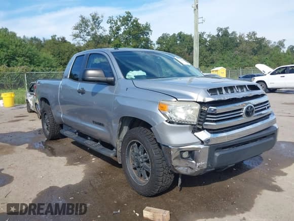 ✅ 2017 Toyota Tundra SR • VIN: 5TFRM5F14HX111808 • Lot: 43317955. Wystawiony na IAAI z przebiegiem 169 224 mil. Bezpłatny archiwum sprzedaży aukcyjnych z USA i szczegółowy raport historii pojazdu na DreamBid. Zdjęcie 1.
