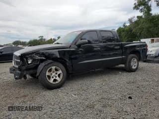 ✅ 2005 Dodge Dakota SLT • VIN: 1D7HE48K05S247795 • Лот: 65764825. Опубликован ранее на Copart с пробегом 157 292 миль. Бесплатный доступ к архиву аукционных продаж из США и подробный отчёт об истории автомобиля на DreamBid. Изображение 1.