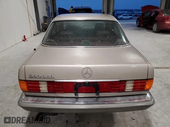 ✅ 1990 Mercedes-Benz 560 • VIN: WDBCA39E7LA517710 • Lot: 85307074. Listed on Copart with 225,233 mi. Free auction sales archive from the USA and detailed vehicle history report at DreamBid. Image 6.