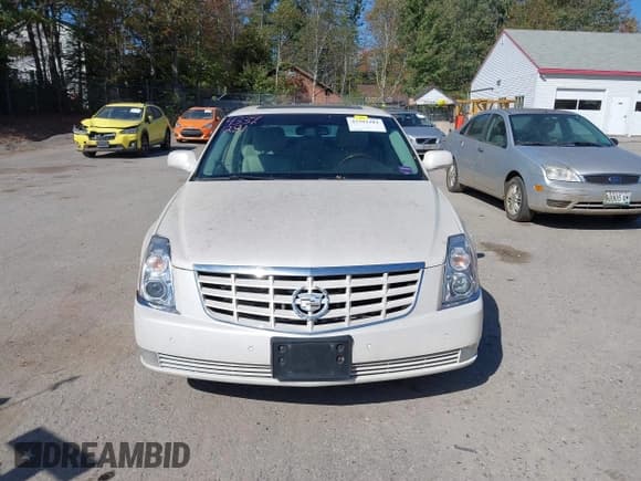 ✅ 2011 Cadillac DTS Premium Collection • VIN: 1G6KH5E61BU128855 • Lot: 43391281. Wystawiony na IAAI z przebiegiem 167 526 mil. Bezpłatny archiwum sprzedaży aukcyjnych z USA i szczegółowy raport historii pojazdu na DreamBid. Zdjęcie 13.