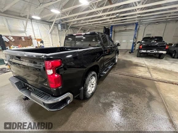 ✅ 2019 Chevrolet Silverado 1500 LT • VIN: 1GCUYDED5KZ107461 • Lot: 43249753. Wystawiony na IAAI z przebiegiem 149 327 mil. Bezpłatny archiwum sprzedaży aukcyjnych z USA i szczegółowy raport historii pojazdu na DreamBid. Zdjęcie 4.