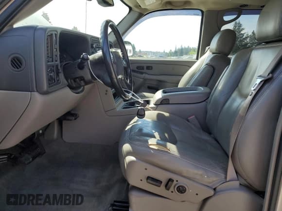 ✅ 2004 Chevrolet Suburban LT • VIN: 3GNFK16Z24G324771 • Лот: 55227025. Опубликован ранее на Copart с пробегом 136 612 миль. Бесплатный доступ к архиву аукционных продаж из США и подробный отчёт об истории автомобиля на DreamBid. Изображение 7.