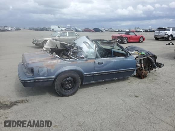 ✅ 1983 Ford Mustang GT • VIN: 1FABP27F3DF219165 • Lot: 48879475. Wystawiony na Copart z przebiegiem Nie podano. Bezpłatny archiwum sprzedaży aukcyjnych z USA i szczegółowy raport historii pojazdu na DreamBid. Zdjęcie 3.