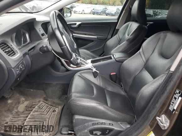 ✅ 2015 Volvo V60 T5 Platinum • VIN: YV4612HMXF1000033 • Лот: 92734025. Опубликован ранее на Copart с пробегом 154 226 миль. Бесплатный доступ к архиву аукционных продаж из США и подробный отчёт об истории автомобиля на DreamBid. Изображение 7.