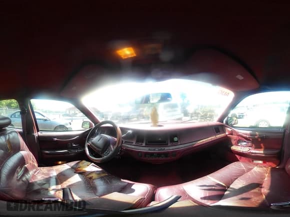 ✅ 1995 Lincoln Town Car Signature • VIN: 1LNLM82W9SY710127 • Лот: 43086194. Опубликован ранее на IAAI с пробегом 249 640 миль. Бесплатный доступ к архиву аукционных продаж из США и подробный отчёт об истории автомобиля на DreamBid. Изображение 18.