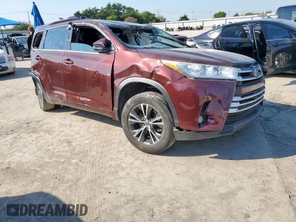 ✅ 2018 Toyota Highlander LE • VIN: 5TDZZRFHXJS260189 • Лот: 69824505. Опубликован ранее на Copart с пробегом Не указан. Бесплатный доступ к архиву аукционных продаж из США и подробный отчёт об истории автомобиля на DreamBid. Изображение 4.
