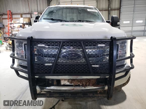 ✅ 2019 Ford F-350 XL • VIN: 1FT8W3BT4KEE71388 • Lot: 83966085. Wystawiony na Copart z przebiegiem 232 875 mil. Bezpłatny archiwum sprzedaży aukcyjnych z USA i szczegółowy raport historii pojazdu na DreamBid. Zdjęcie 5.
