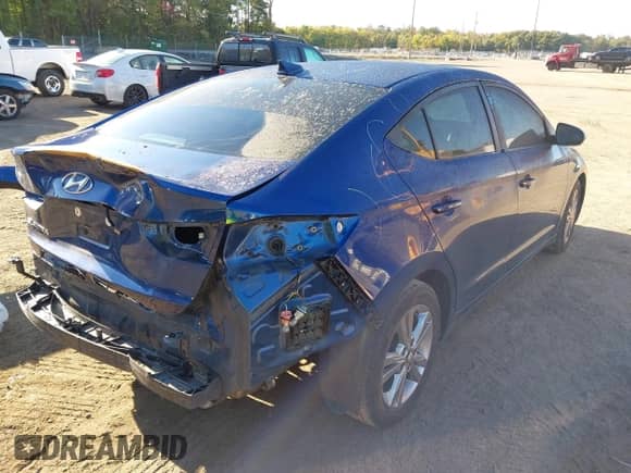 2017 Hyundai Elantra SE z VIN 5NPD84LF9HH058625, wystawiony jako IAAI lot #43387757 z przebiegiem 106 949 mil mil oraz . Historia ofert i sprzedaży dostępna na DreamBid. Obrazek 4.