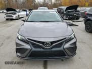 ✅ 2022 Toyota Camry SE • VIN: 4T1G11AK5NU635941 • Lot: 91058075. Wystawiony na Copart z przebiegiem 43 414 mil. Bezpłatny archiwum sprzedaży aukcyjnych z USA i szczegółowy raport historii pojazdu na DreamBid. Zdjęcie 5.