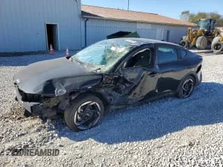 ✅ 2025 Kia K4 EX • VIN: 3KPFU4DE9SE033830 • Лот: 86410565. Опубликован ранее на Copart с пробегом Не указан. Бесплатный доступ к архиву аукционных продаж из США и подробный отчёт об истории автомобиля на DreamBid. Изображение 1.