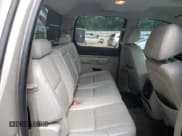 ✅ 2008 Chevrolet Silverado 2500HD 1LT • VIN: 1GCHC23678F179555 • Lot: 59109625. Wystawiony na Copart z przebiegiem 153 341 mil. Bezpłatny archiwum sprzedaży aukcyjnych z USA i szczegółowy raport historii pojazdu na DreamBid. Zdjęcie 10.