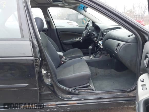 ✅ 2004 Nissan Sentra SE-R • VIN: 3N1AB51D84L732983 • Lot: 43754207. Listed on IAAI with 94,551 mi. Free auction sales archive from the USA and detailed vehicle history report at DreamBid. Image 5.