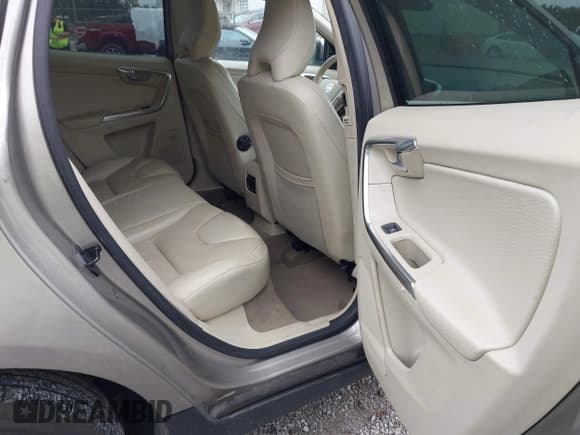 ✅ 2012 Volvo XC60 3.2L • VIN: YV4952DL1C2346850 • Lot: 42209848. Listed on IAAI with 243,570 mi. Free auction sales archive from the USA and detailed vehicle history report at DreamBid. Image 8.