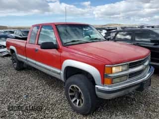 1997 Chevrolet Silverado 2500 z VIN 1GCGK29J8VE147127, wystawiony jako Copart lot #48148075 z przebiegiem 229 842 mil mil oraz Czysty tytuł • Clean title. Historia ofert i sprzedaży dostępna na DreamBid. Obrazek 4.